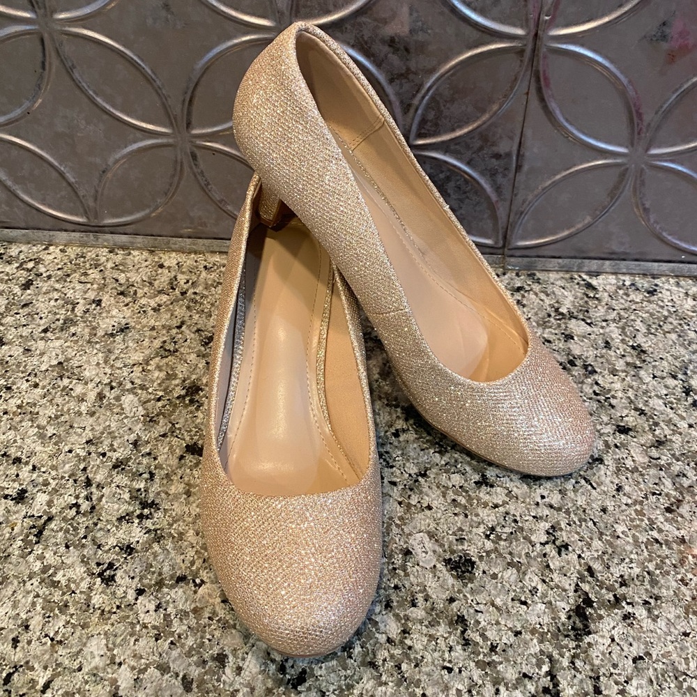 Snazzy ladies gold dress shoes